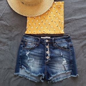 KanCan Estilo distressed denim shorts